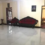 Karu\'S Hostel
