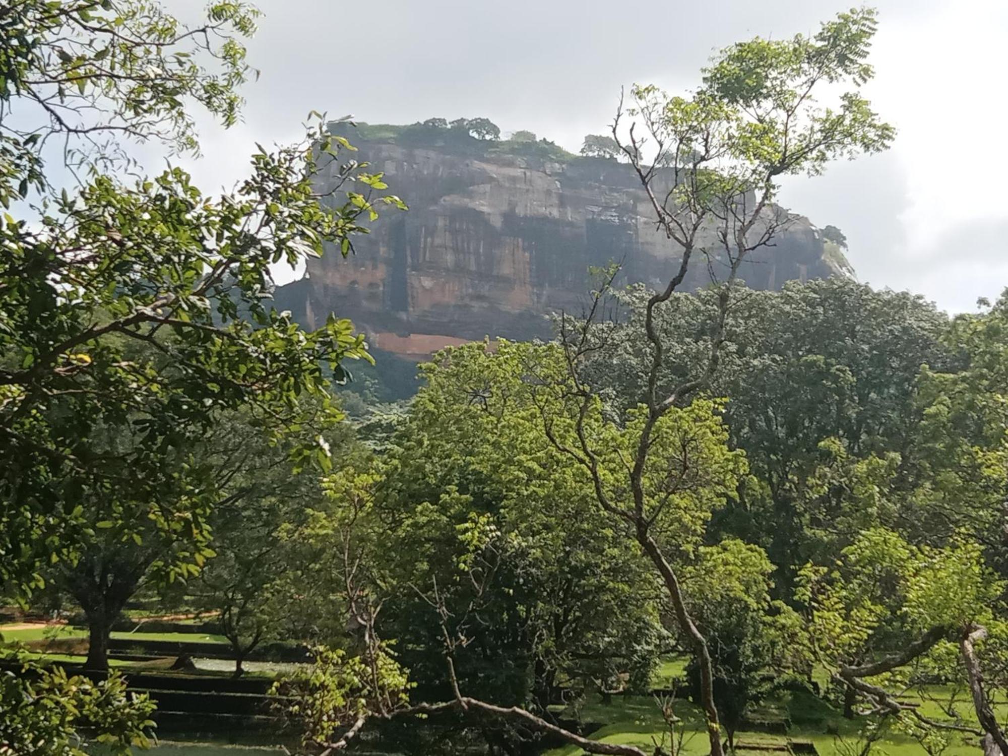 Resort Rock Gate Sigiriya
