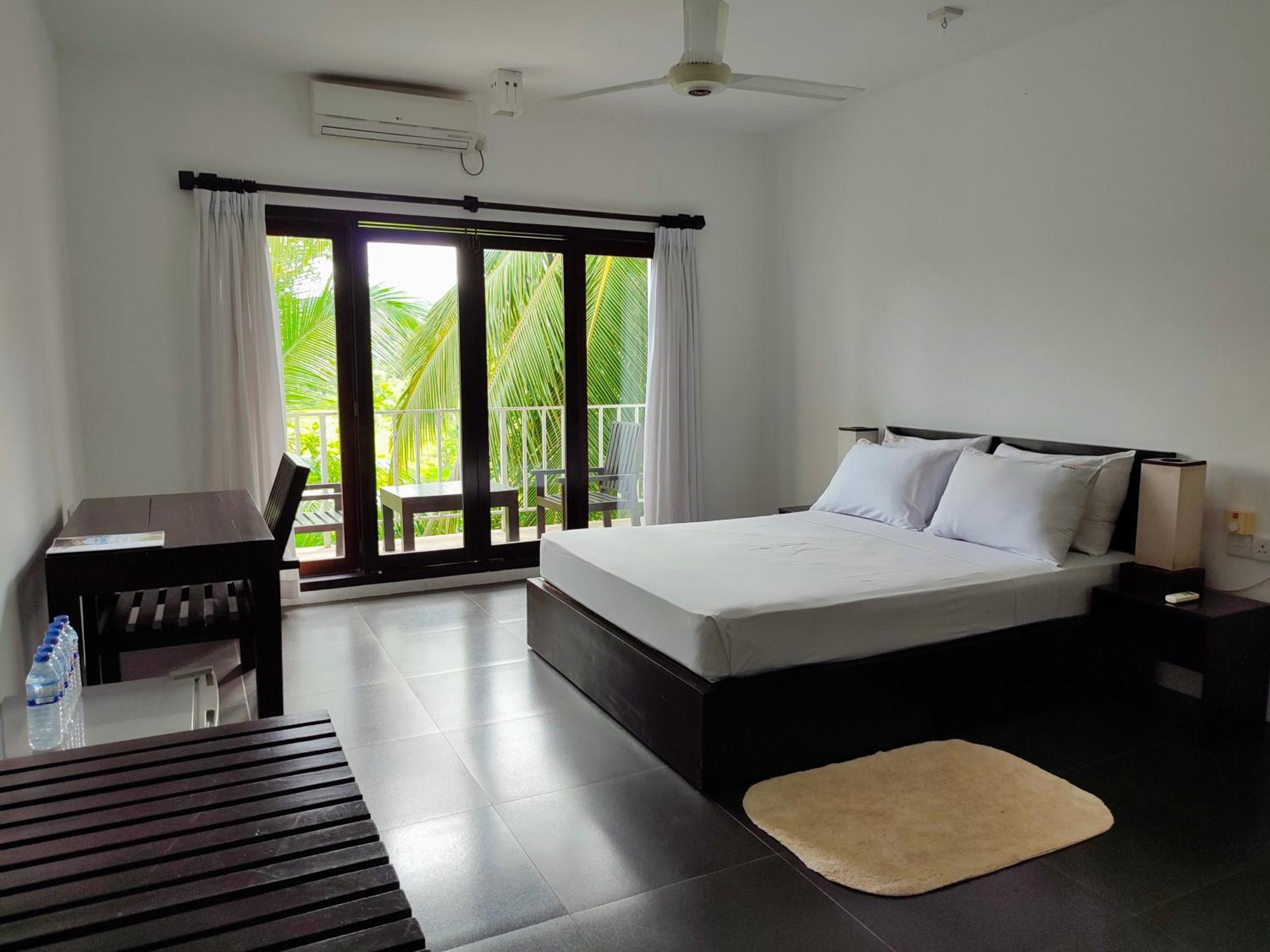 Lakmini Lodge *