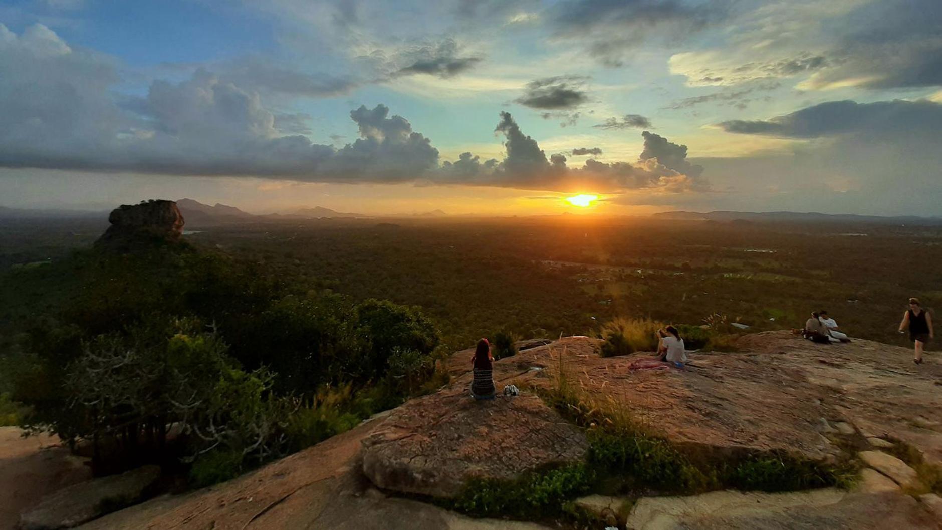 Resort Rock Gate Sigiriya