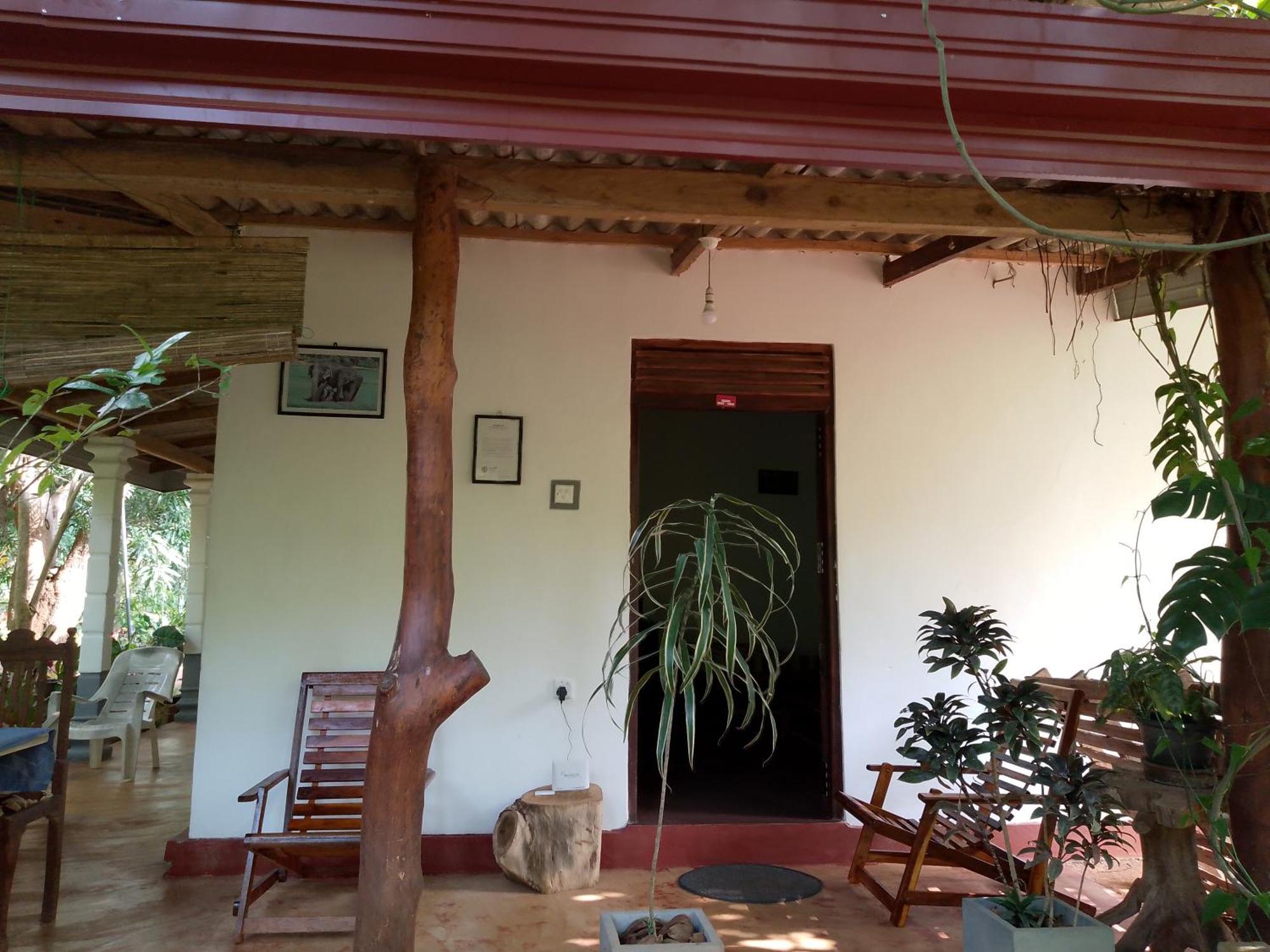 Bed & Breakfast Thilina *