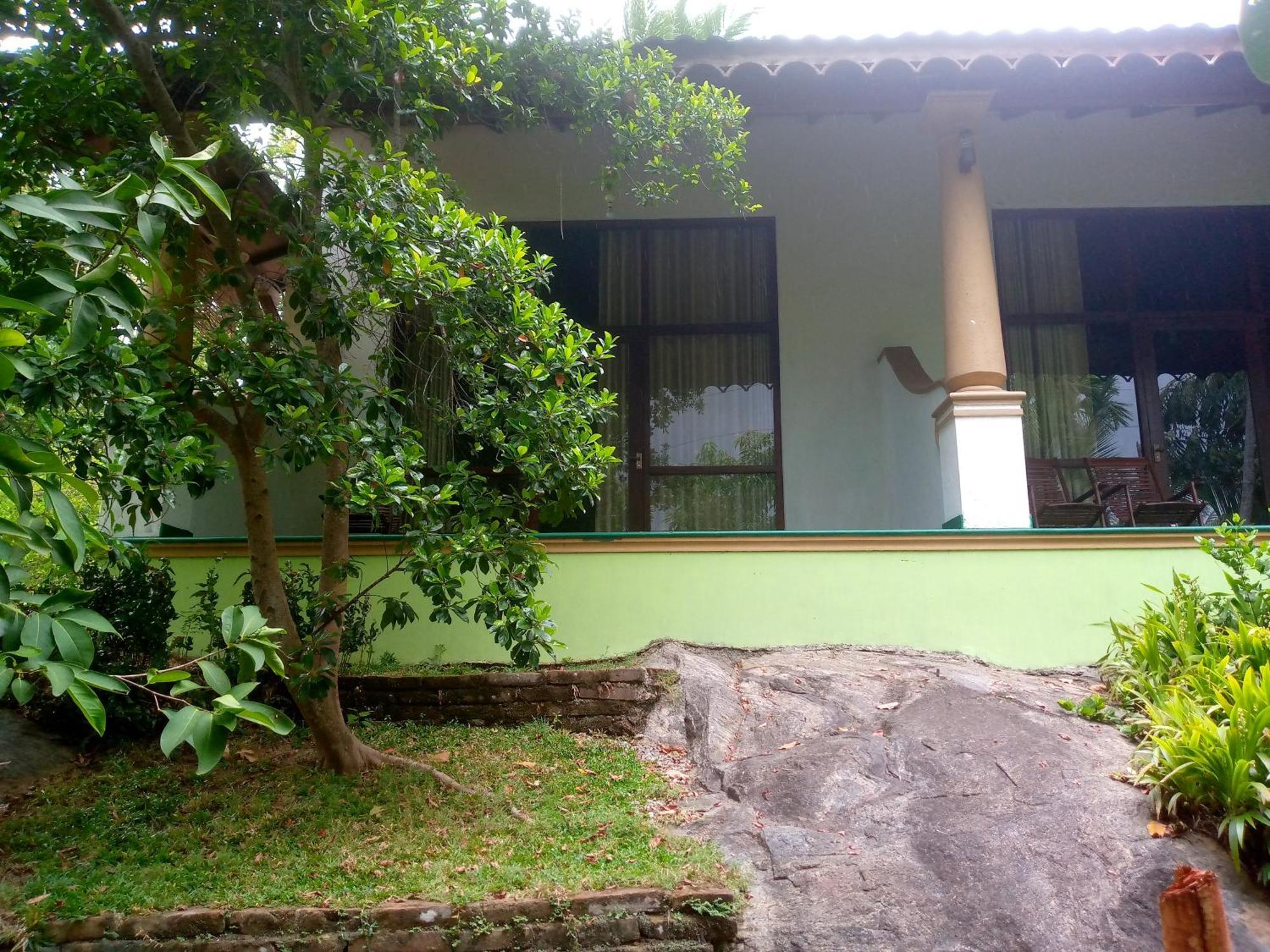 Resort Serenity Sigiri 3*