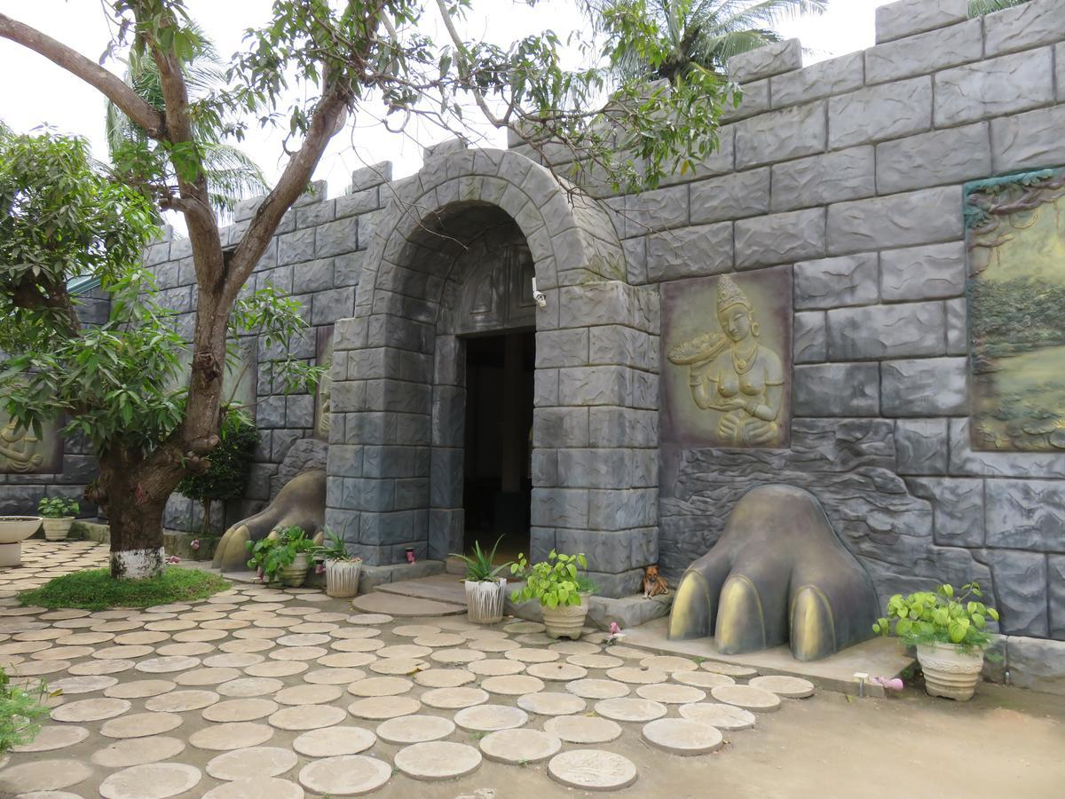Hotel Isiwara Paura Bugged