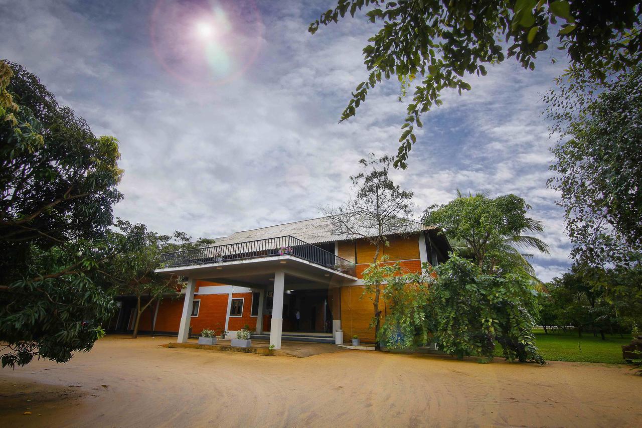 Hotel Elephas &