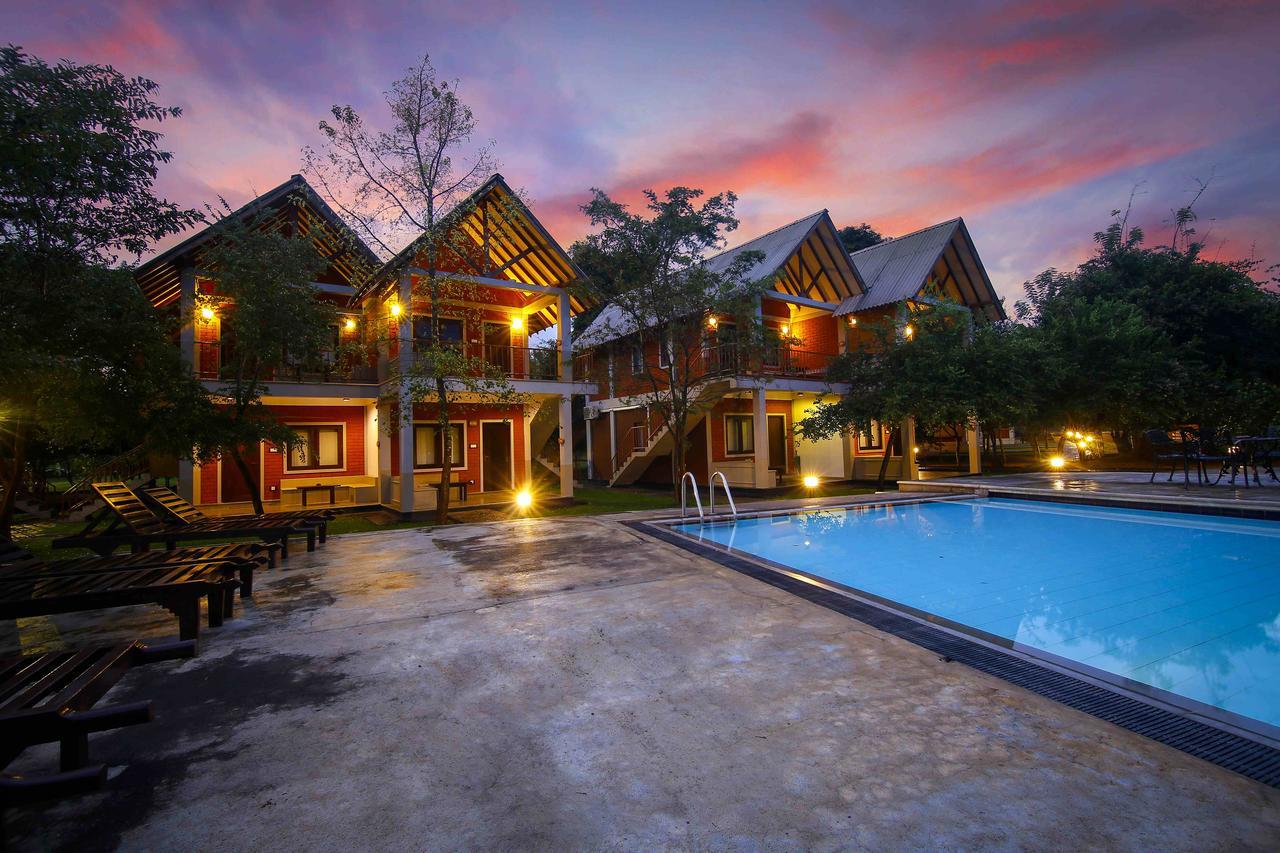 Hotel Elephas &