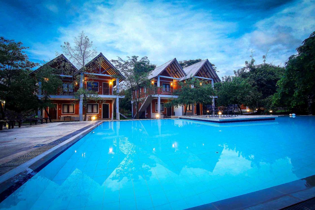 Elephas & Hotel 4*