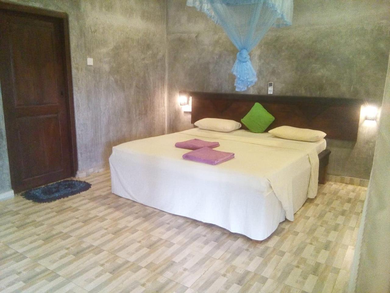 Hotel Isiwara Paura Bugged