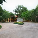 Saunter Paradise Hotel
