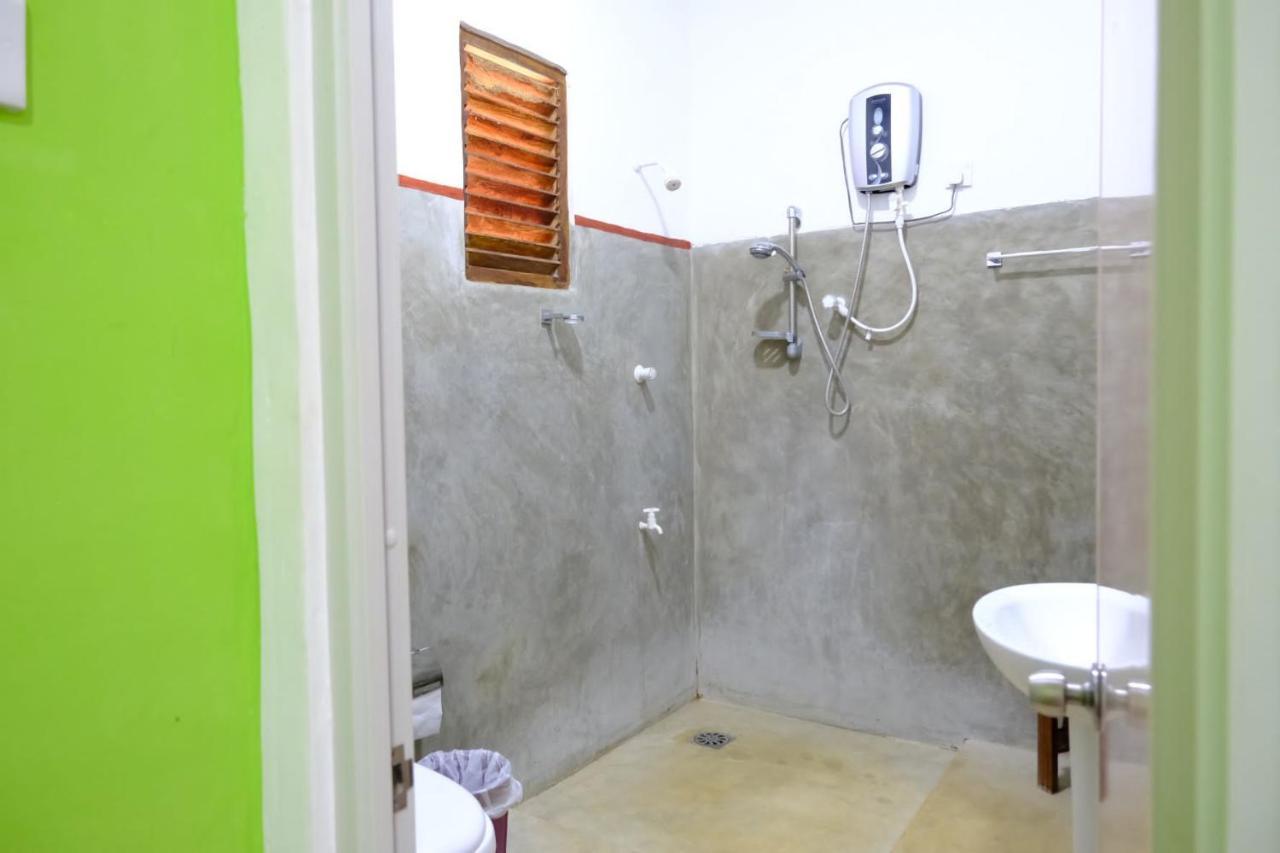 Bed & Breakfast Thilina