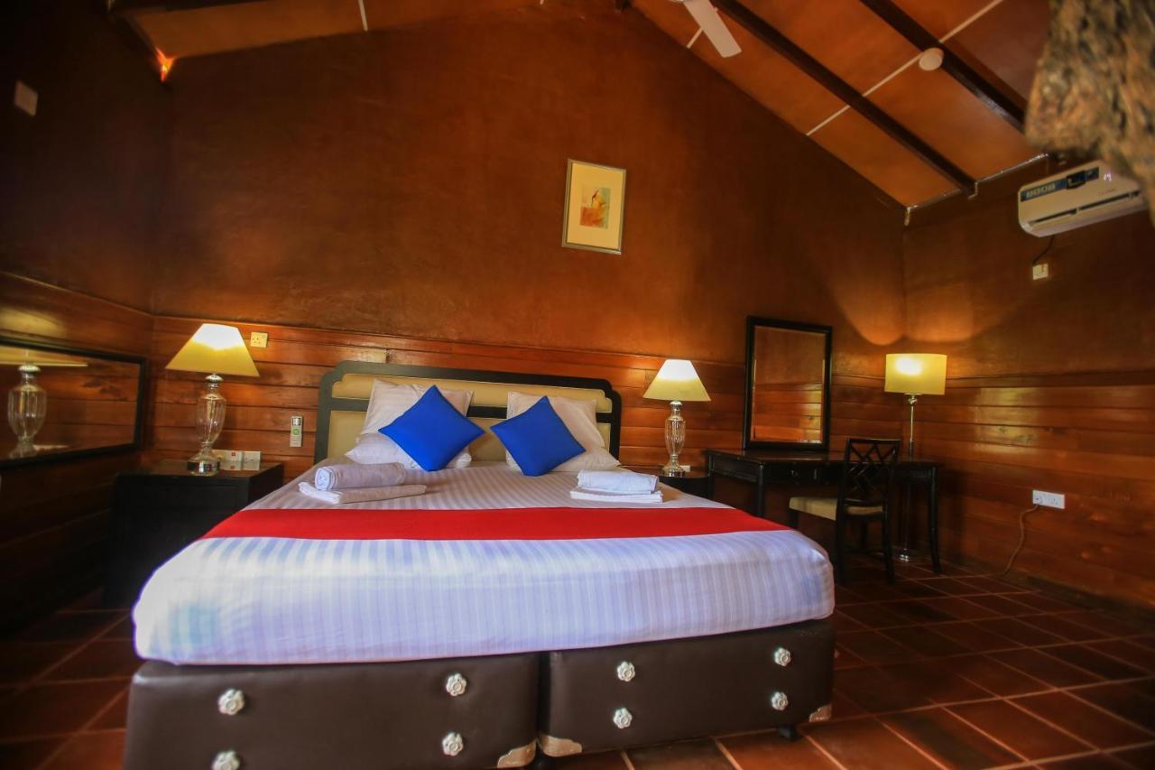 Jungle Hut Hotel