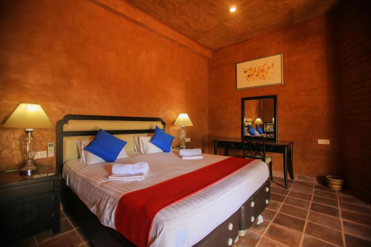Jungle Hut 4*