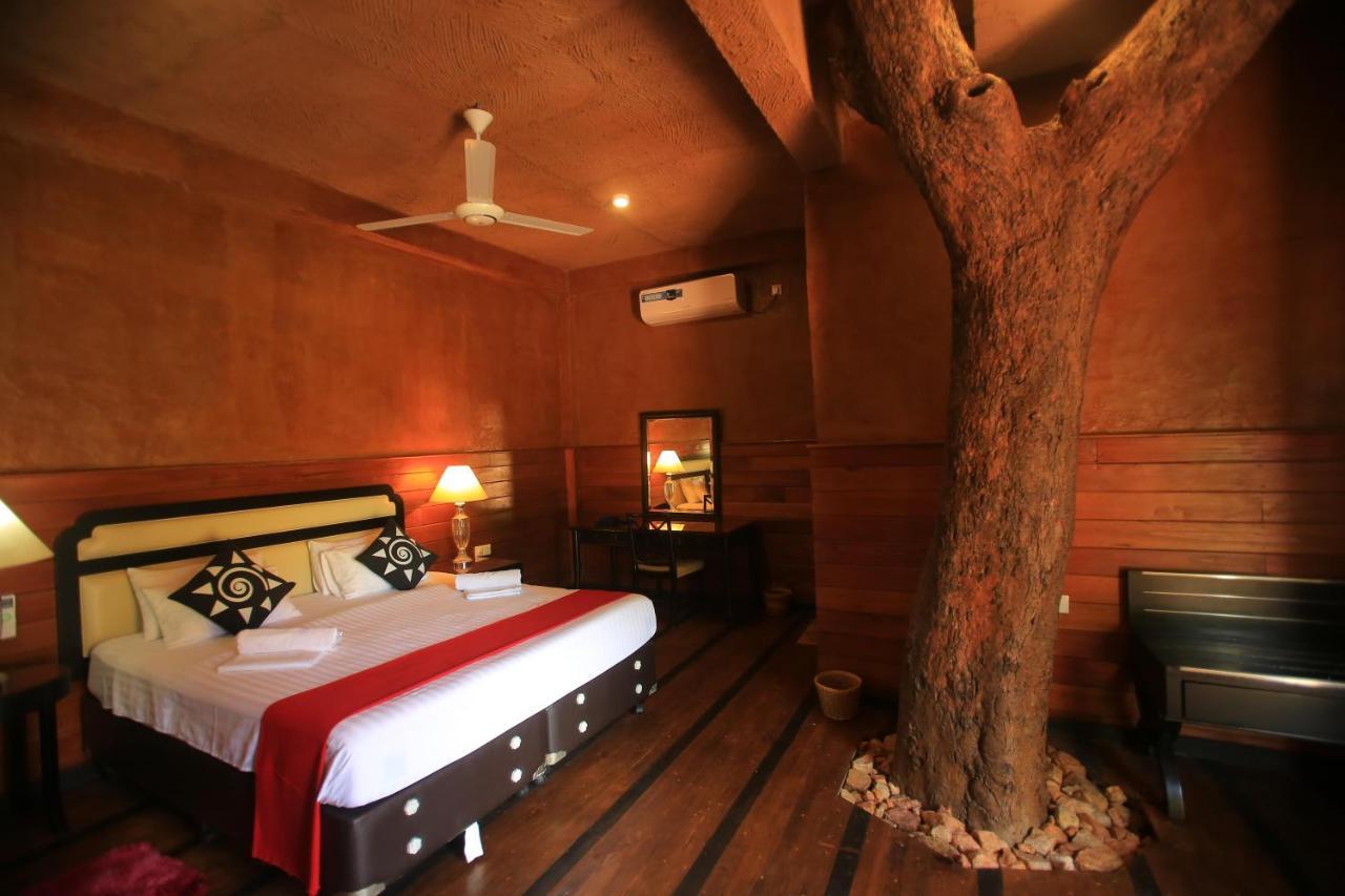 Jungle Hut Hotel Sigiriya