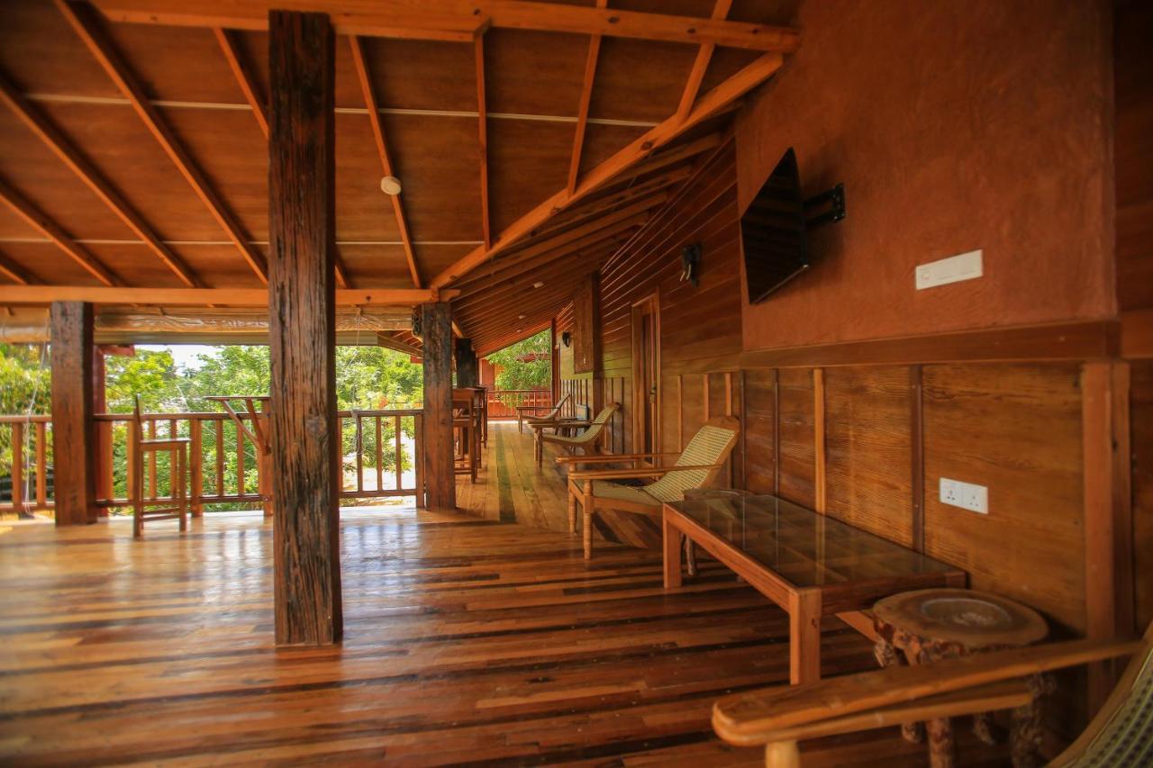 Jungle Hut Hotel 4*