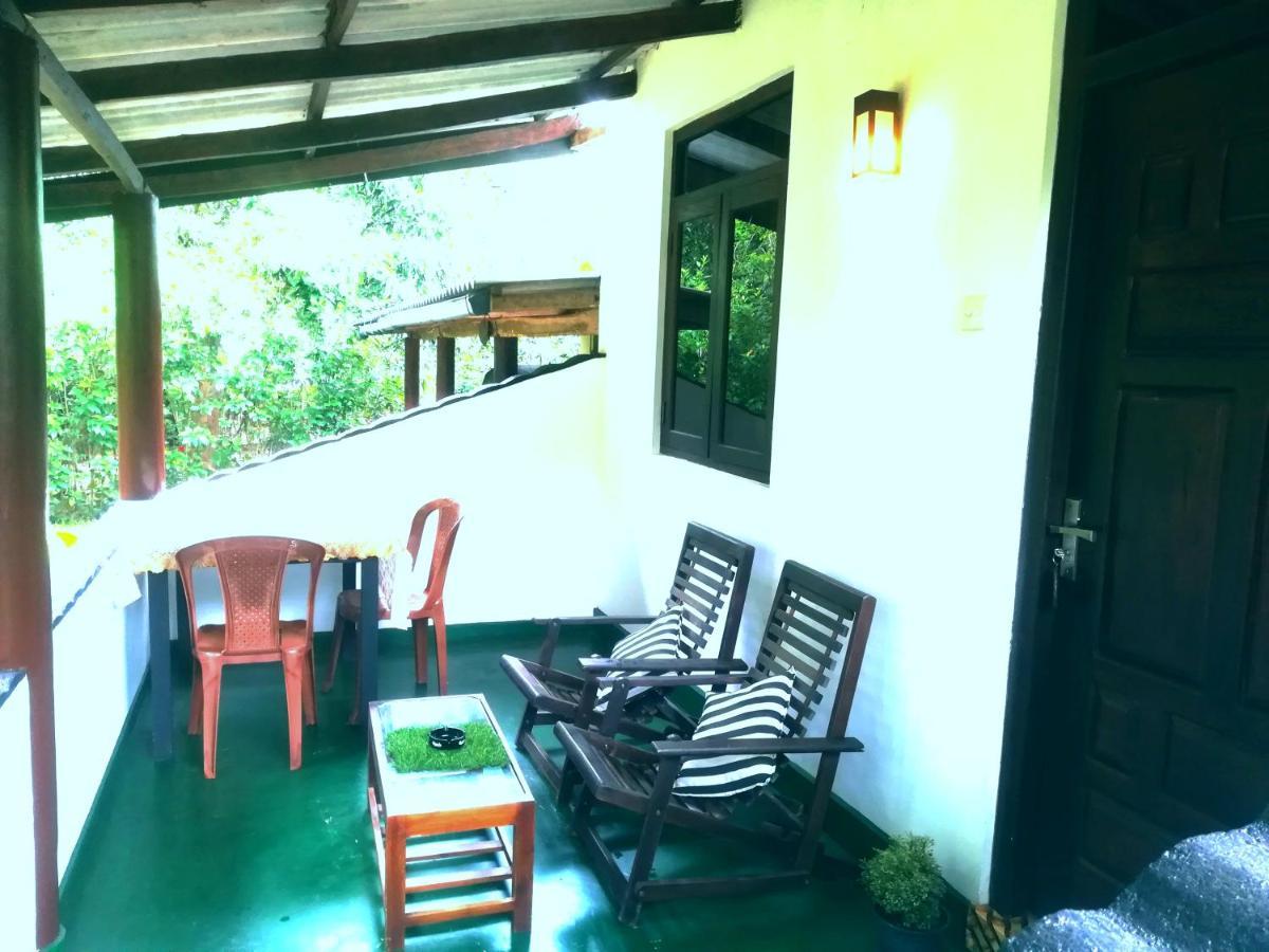 Lakmal ,10 Minutes To Rock Bed & Breakfast Sigiriya