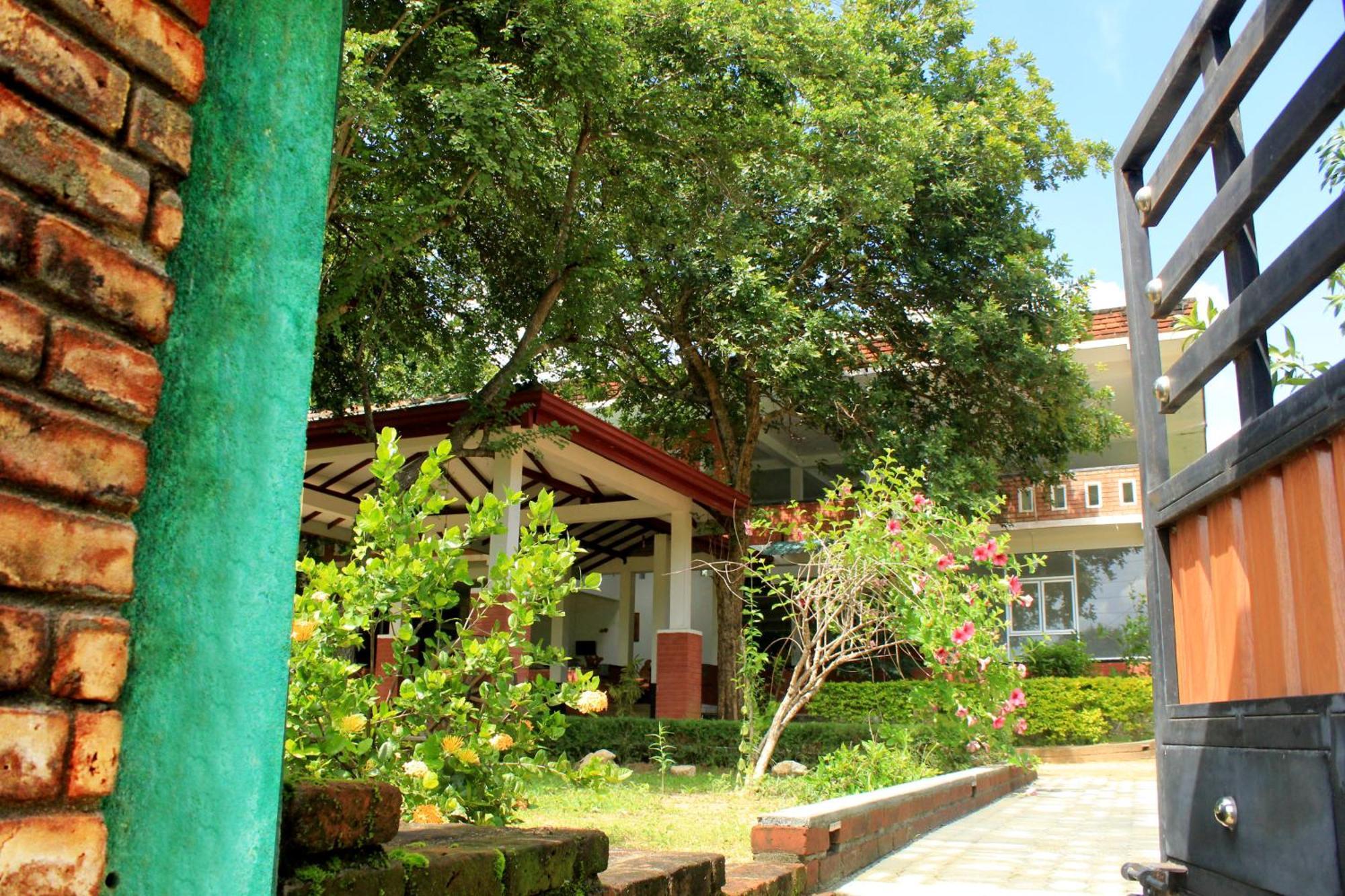 Hut Nature 2*
