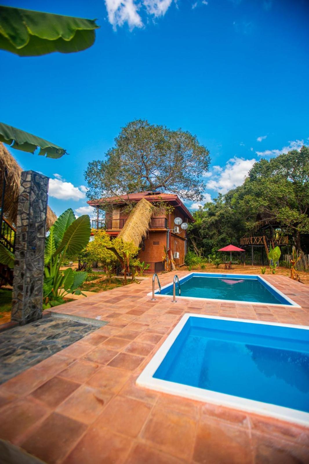 Jungle Hut Hotel 4*