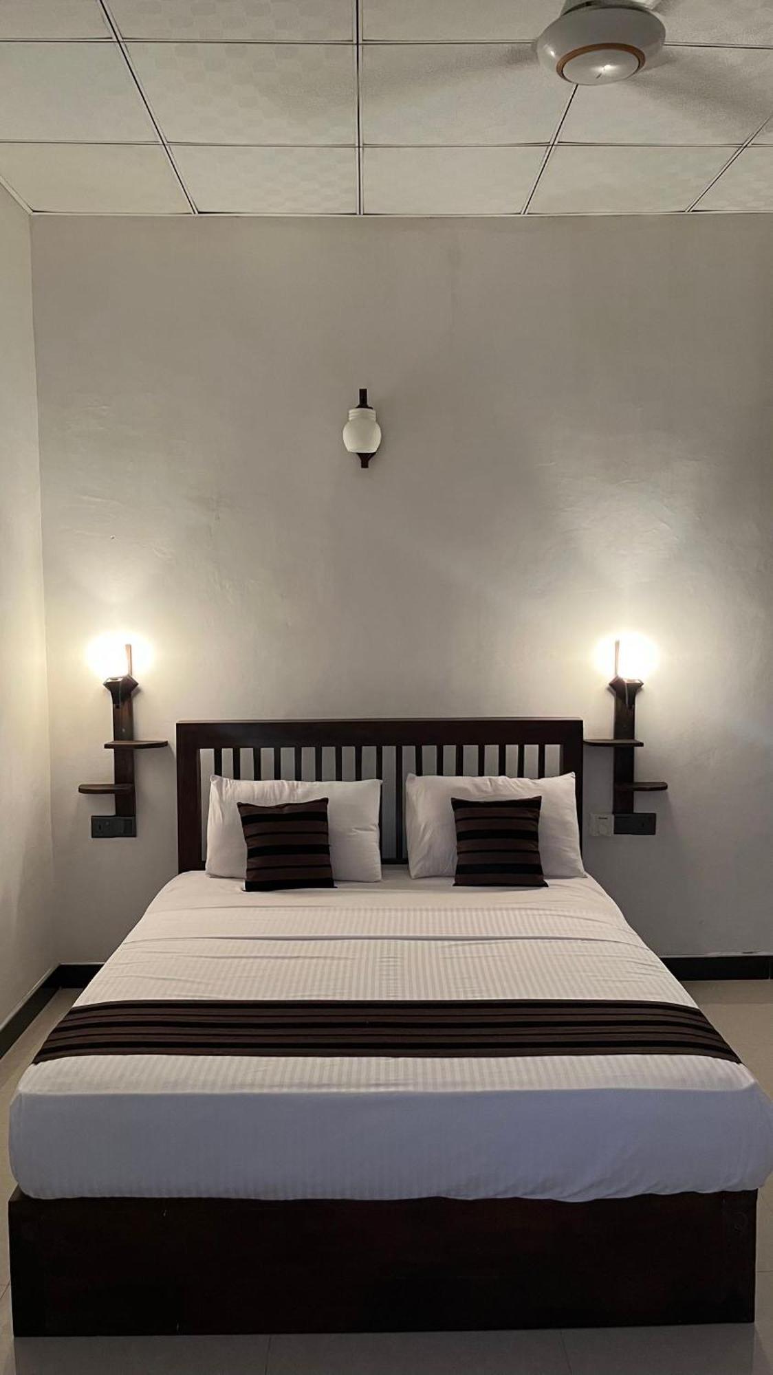 Ali Adi Eco * Sigiriya