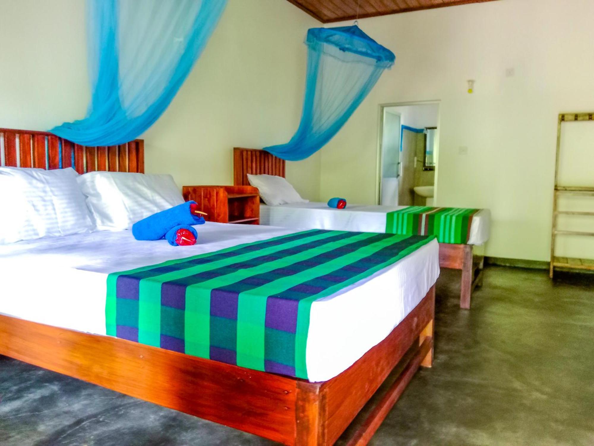 Pride Rock & Tree House Hotel