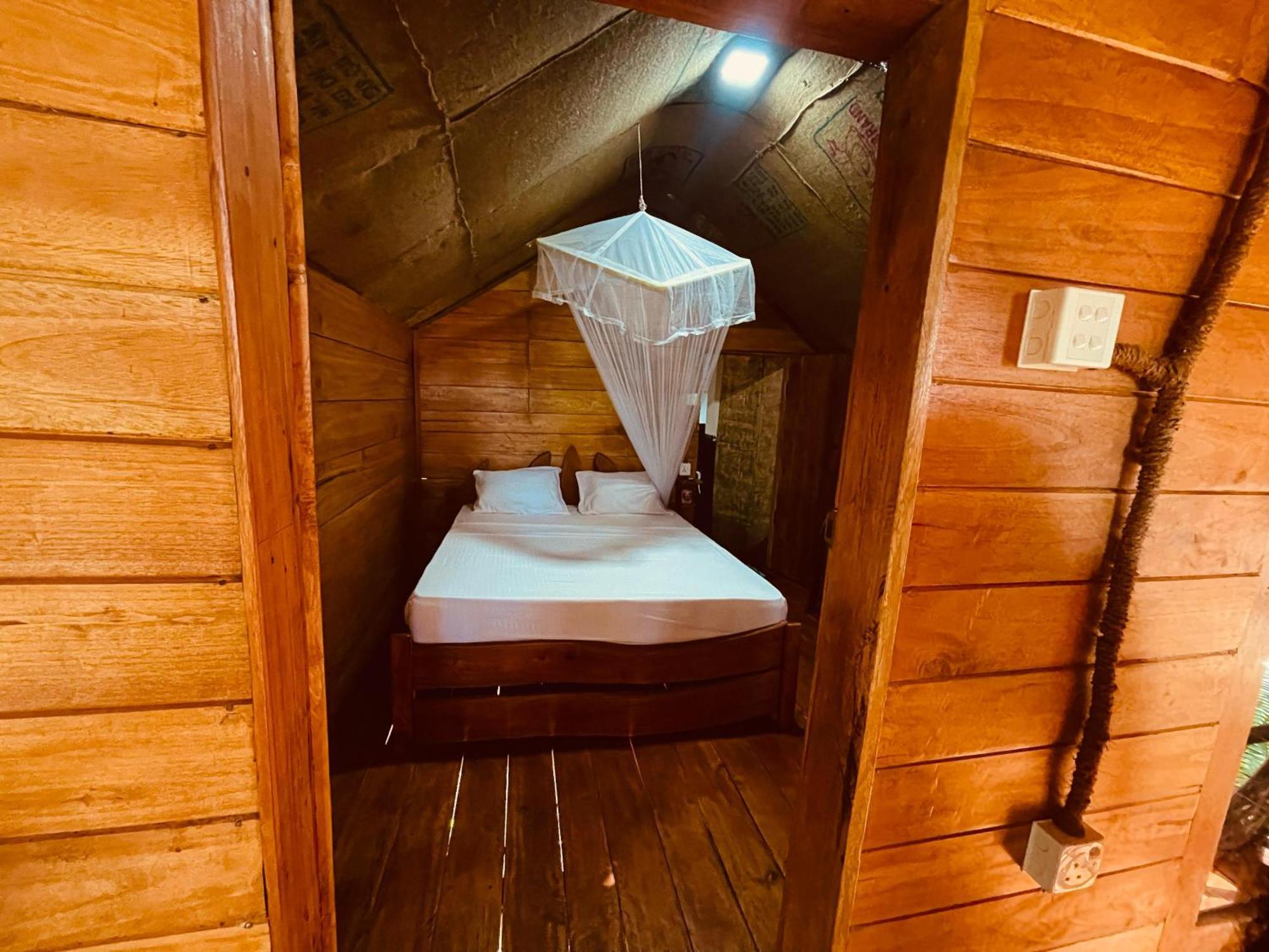 Lodge Land Tree House *