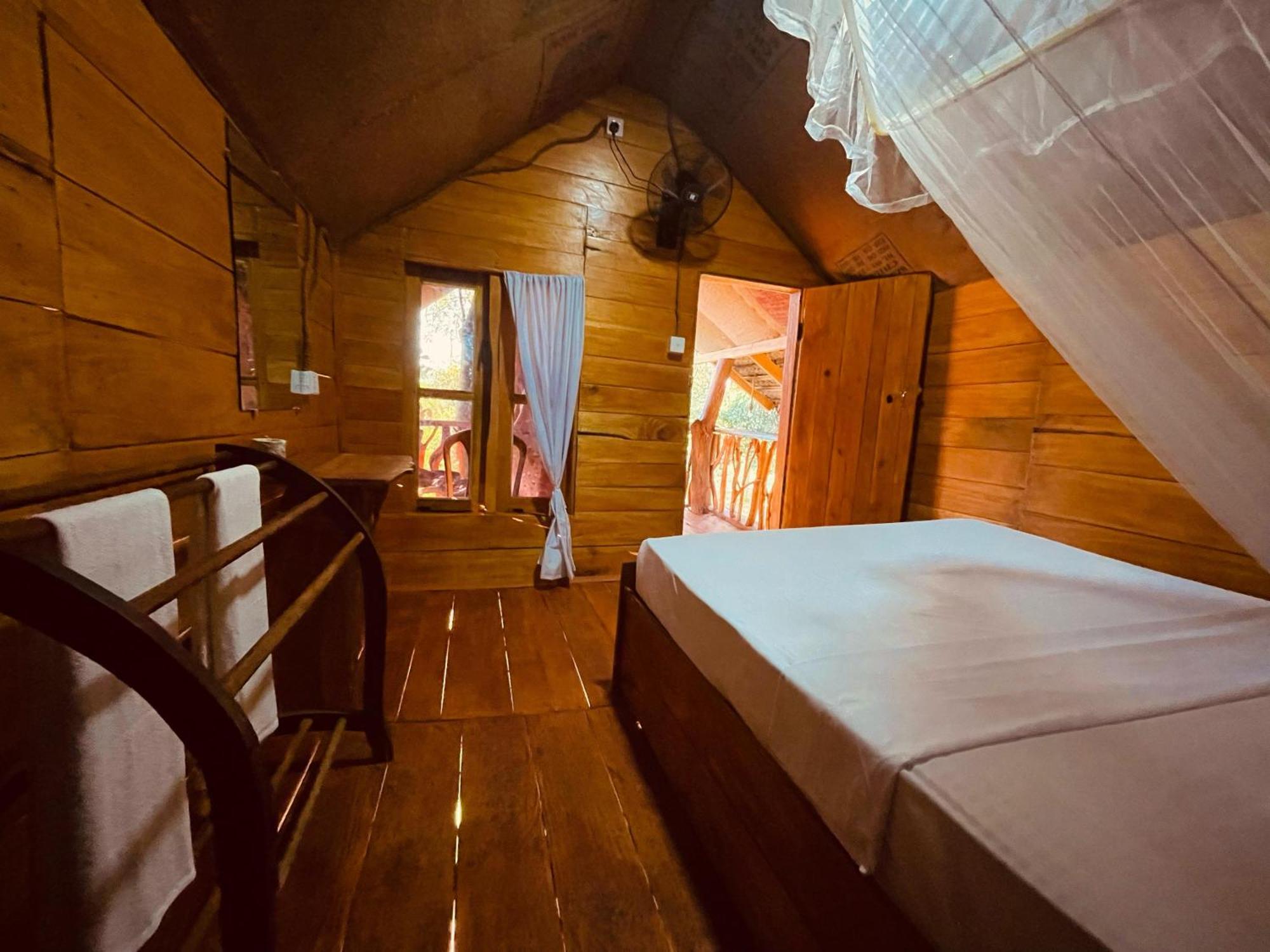 Lodge Land Tree House