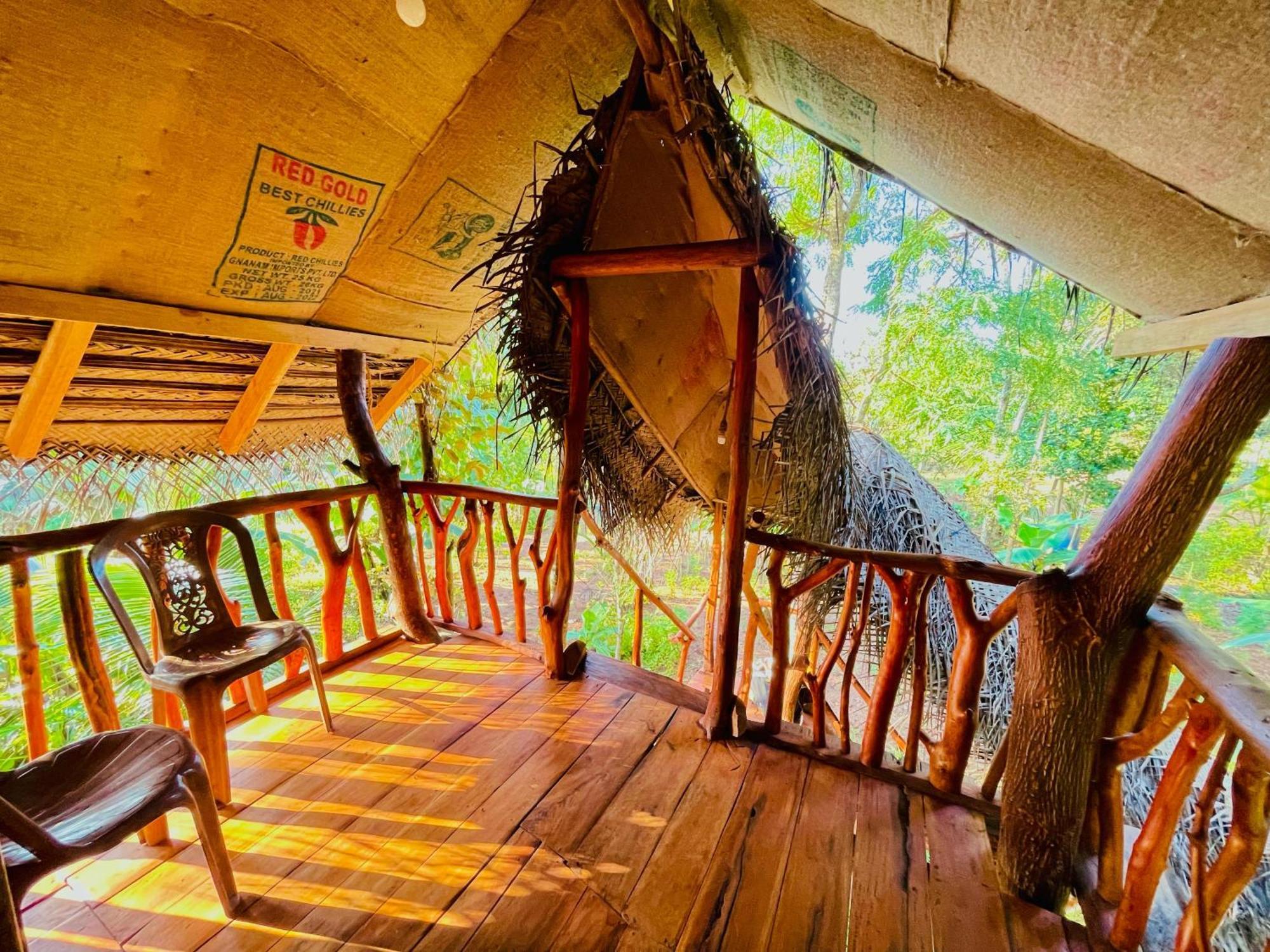 Lodge Land Tree House *