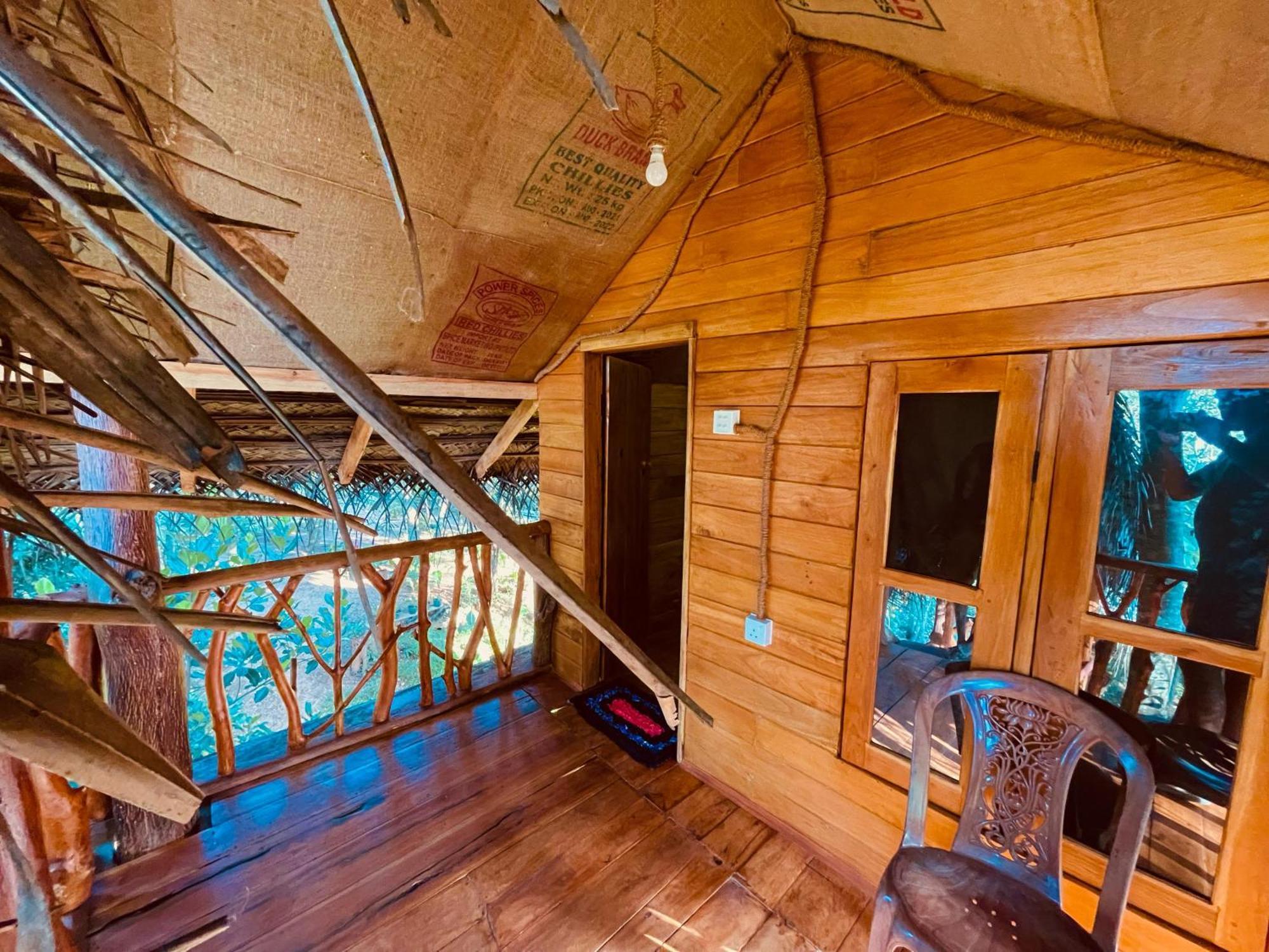 Land Tree House *