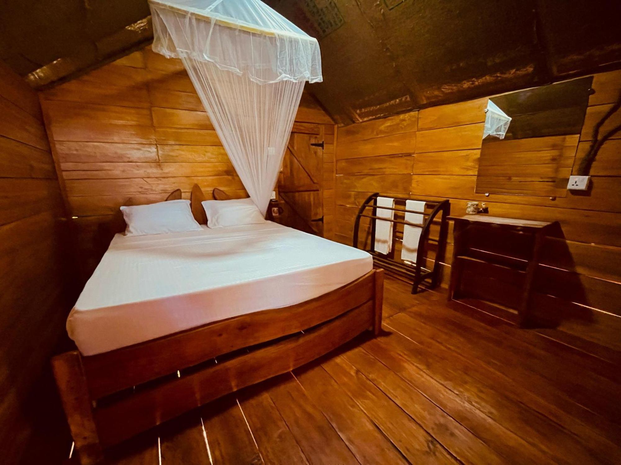 Lodge Land Tree House