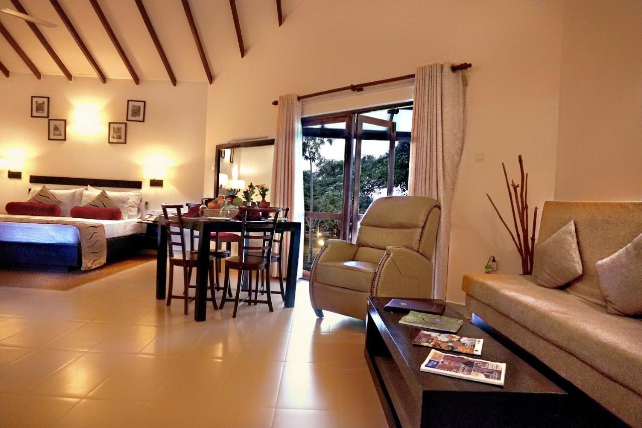 Saunter Paradise Hotel 4*