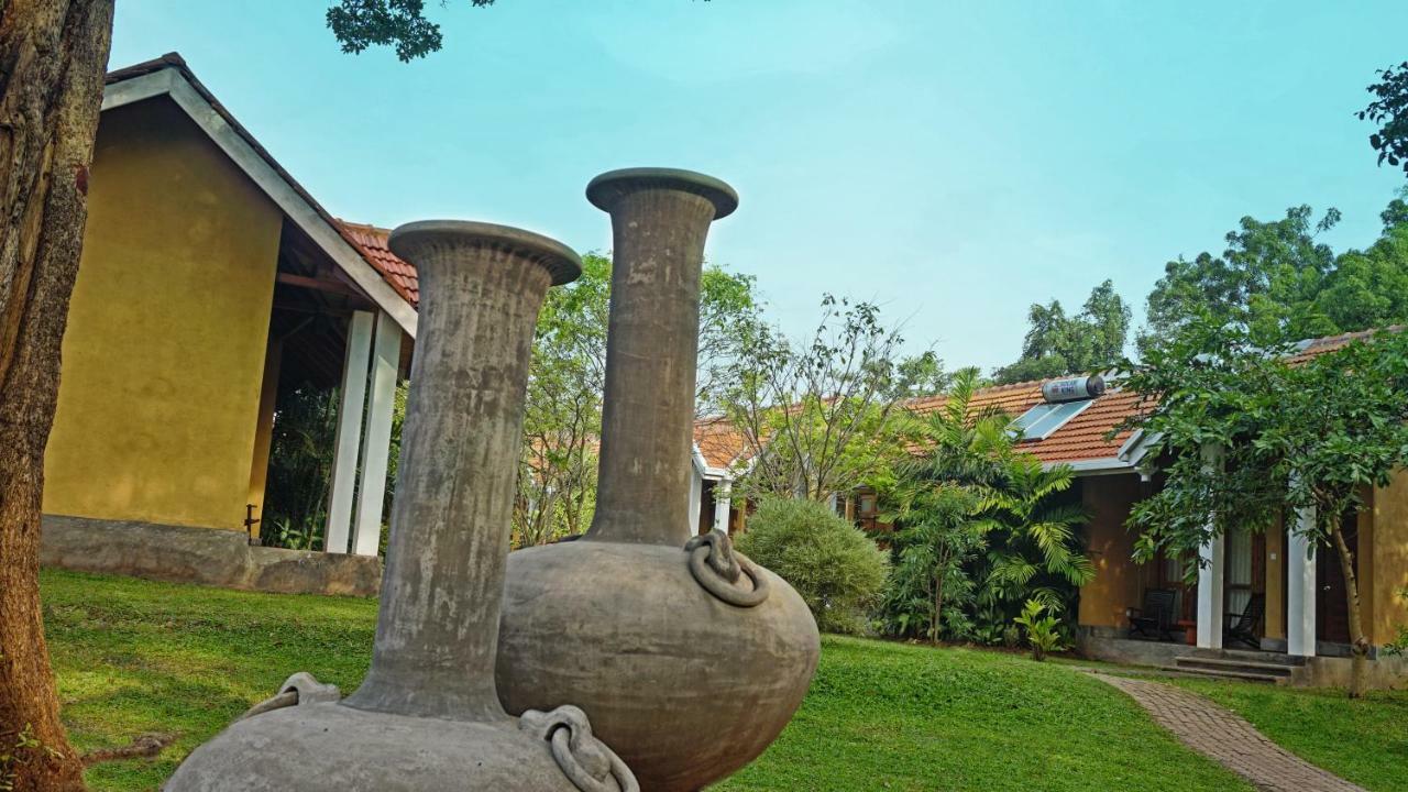 Saunter Paradise Hotel
