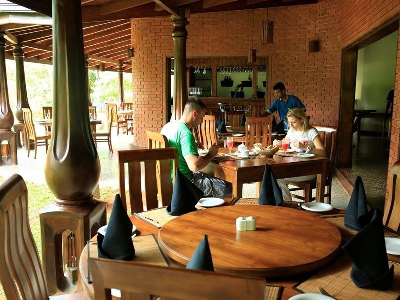 Saunter Paradise Hotel Sigiriya